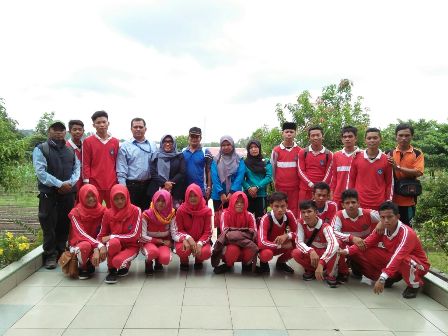 Siswa SMAN 3 Kuala Panduk Terperangah dengan Pabrik Kertas di Pelalawan